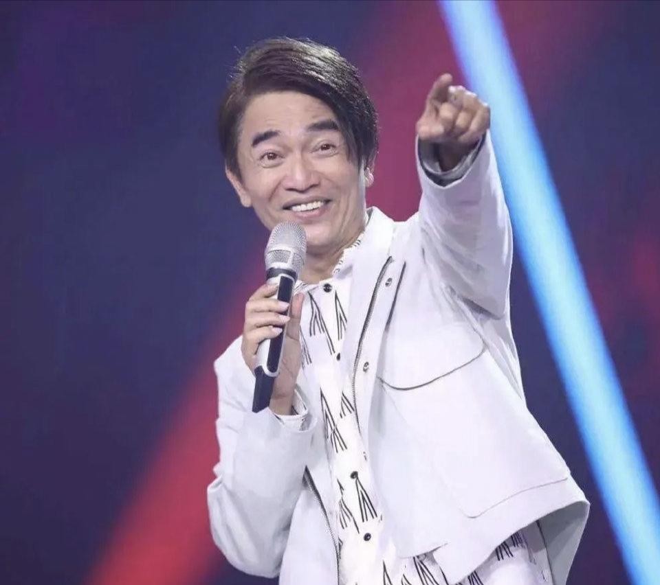 父亲是歪瓜裂枣，女儿却貌美如花？这10位星二代的长相好奇妙