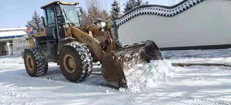 “浴雪”奋战！临潭县组织干部群众清扫降雪