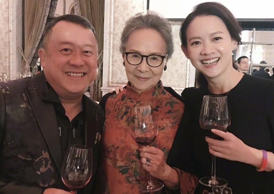 父亲是歪瓜裂枣，女儿却貌美如花？这10位星二代的长相好奇妙