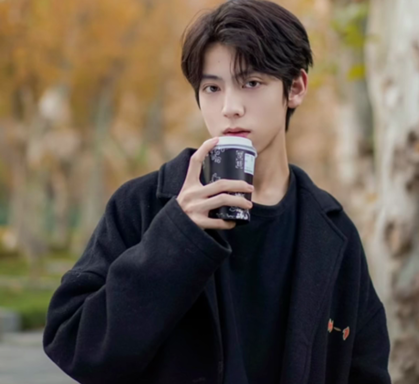 华中大拍摄宣传片，竟与武汉大学校草“撞脸”？本校男生酸成柠檬