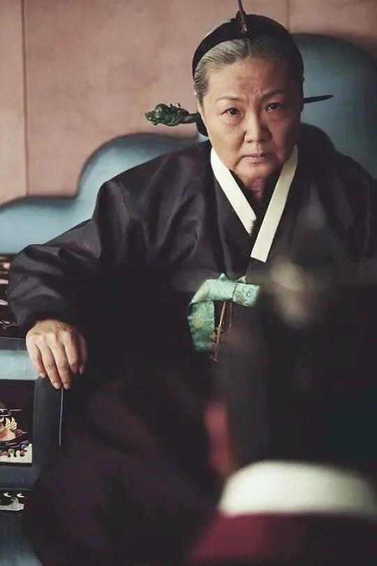 豆瓣8.5分的韩国电影《思悼》，儿子被父亲关进米柜8天而亡的故事