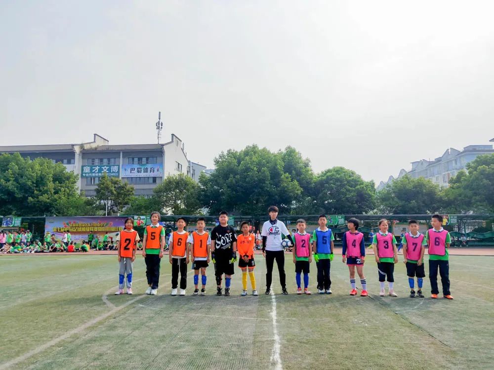 双流区迎春小学举行第七届校园足球班级联赛暨啦啦操比赛颁奖仪式