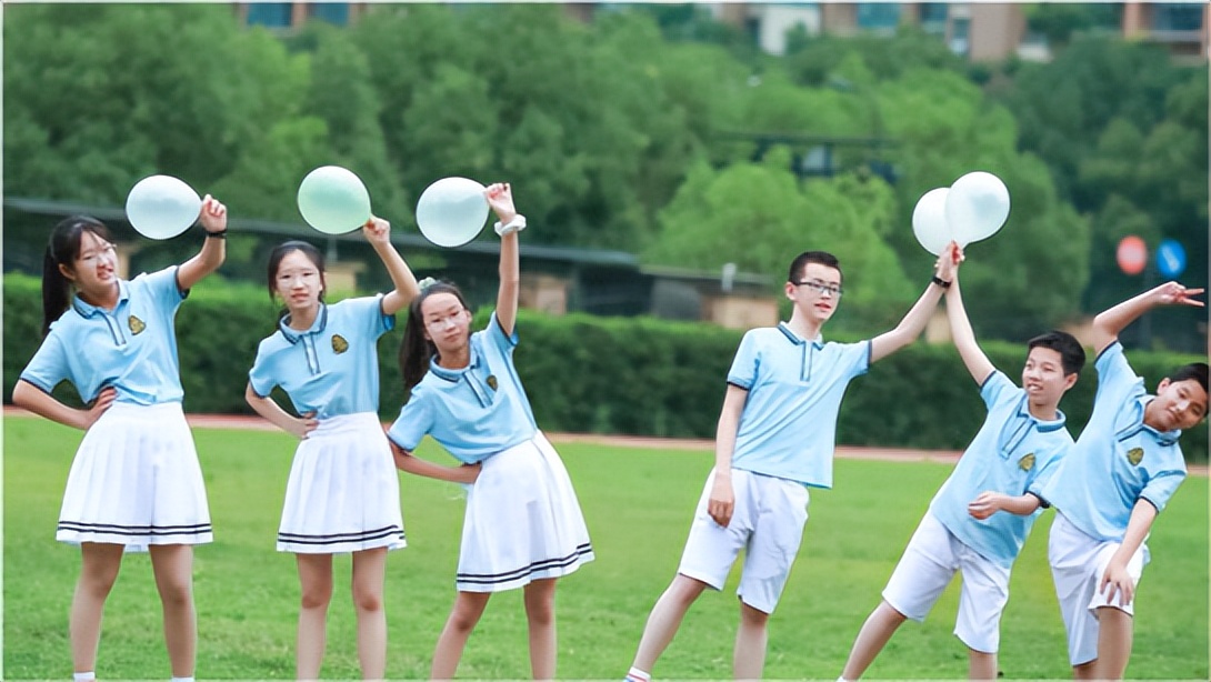 中考作文押题预测：毕业照+写作指导+优秀作文+名师点评