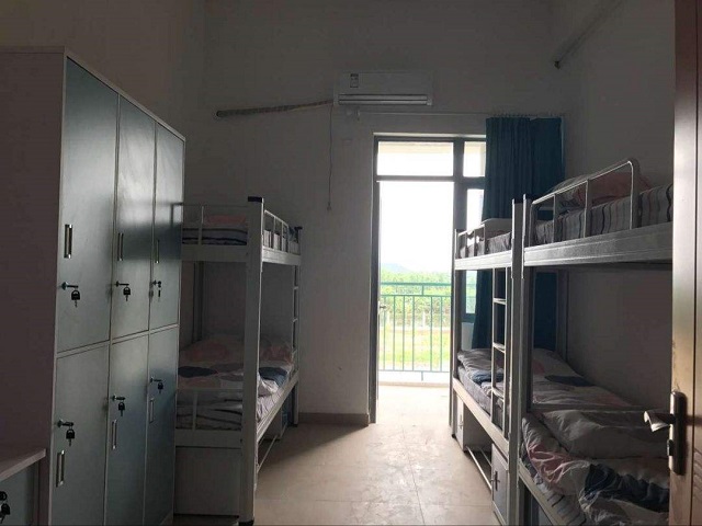 2000年，江苏女工人在车库偶遇收养16岁孤儿，15年后被回报1530万