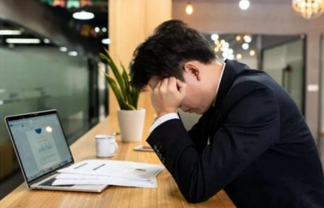 网友票选人生十大憾事，“学历”以858万票遥遥领先，引发共鸣