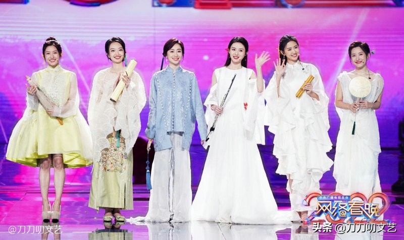 小年夜晚会惊艳时刻：王冰冰好甜，朱广权说唱稳，赵文卓帅到起飞