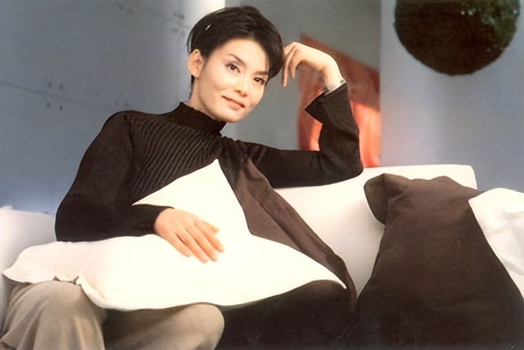 潘虹：离婚36年依旧单身，一生无儿无女，60岁以后有了烦心事