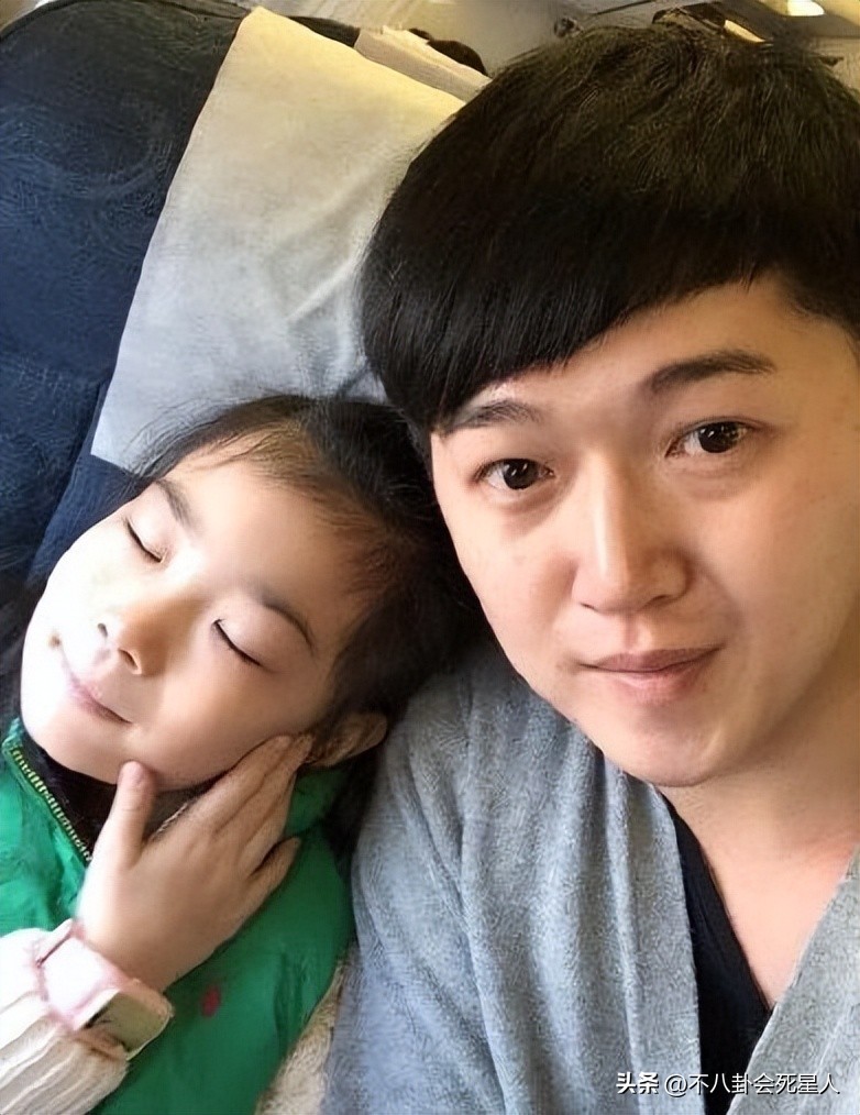 李菁菁与小21岁的90后丈夫离婚！入赘7年净身出户，直播哭诉要财产