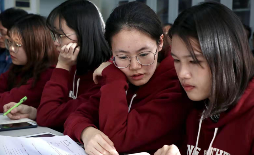 若学生刚过二本分数线，应该是学师范还是学护理？听听学姐的忠告