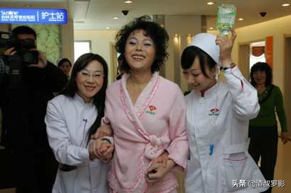 2006年男子想做变性手术，妻子女儿却选择无条件支持，这是为何？