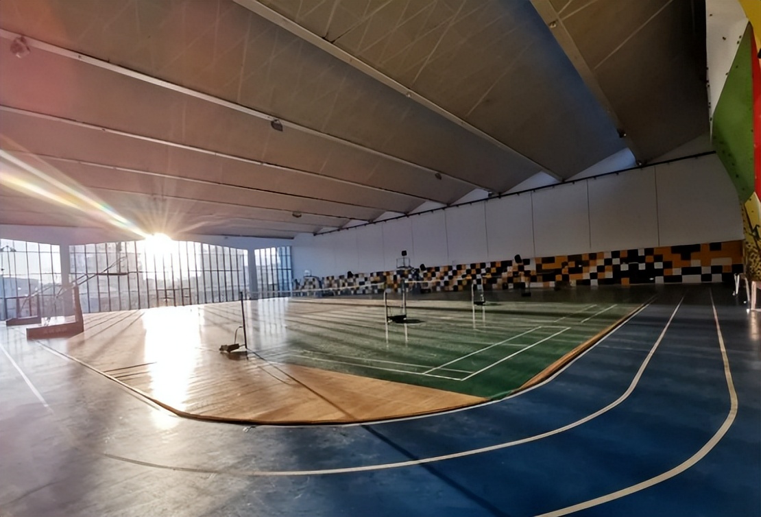 “恐龙”守候，坐拥4大食堂、水上图书馆！2022，成都理工大学等你来！