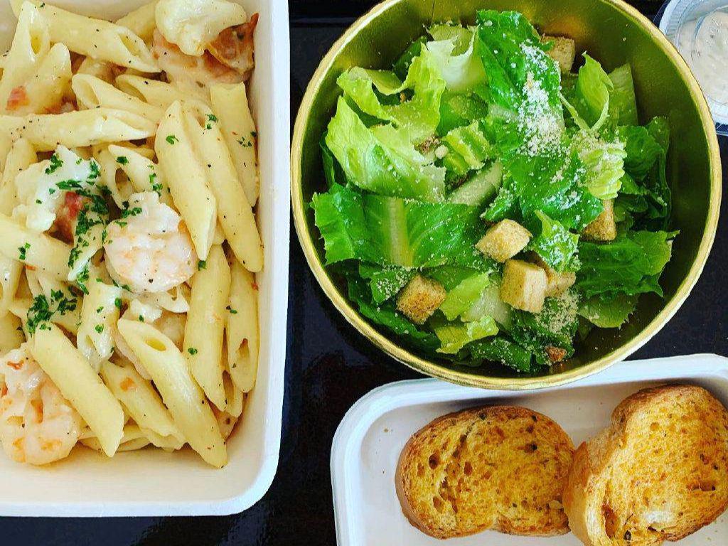 75岁林子祥的隔离餐火了，荤素搭配营养均衡，网友：难怪老当益壮