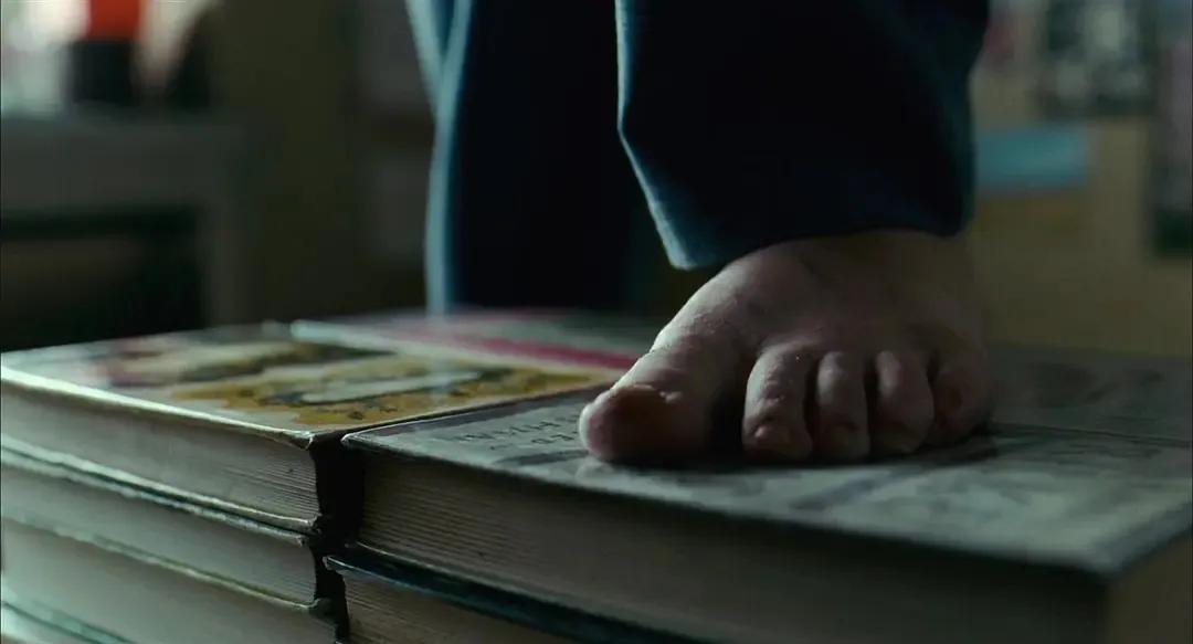 15岁少年和36岁女邻居的秘密恋情，这部R级电影成了经典