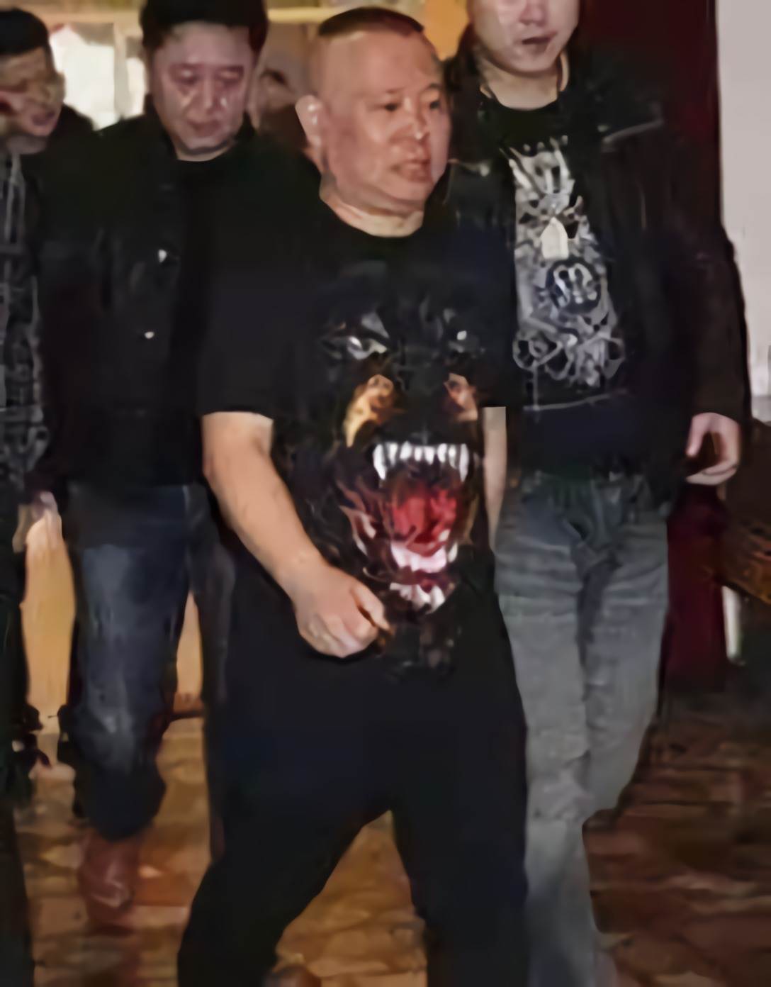 明明一身土味，穿的衣服賊貴，他們一走時尚路線，大牌就跟著遭殃