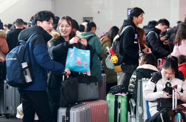 高校女生和男友在宿舍住半个月，被室友举报不道歉，还骂室友矫情