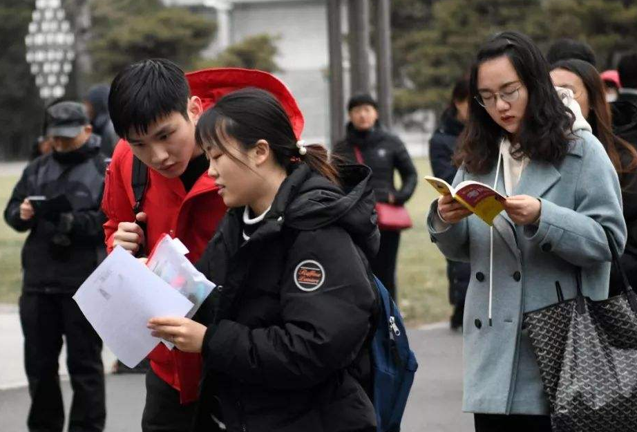 考研日期将近，初试要求较去年相差较大，还要提前60分钟去考点？