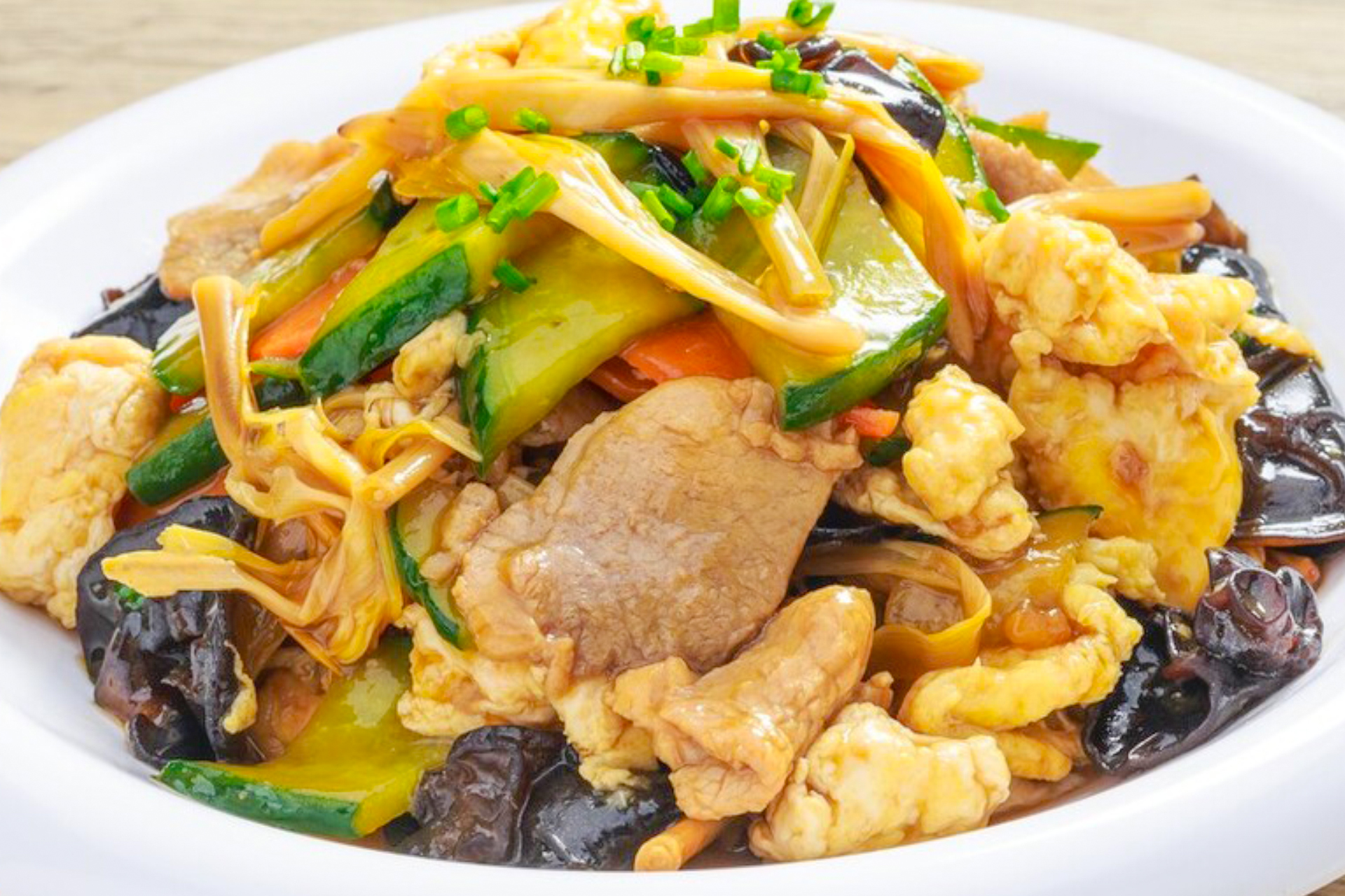 3,木须肉6,盛入盘中,撒上香葱增香添色.