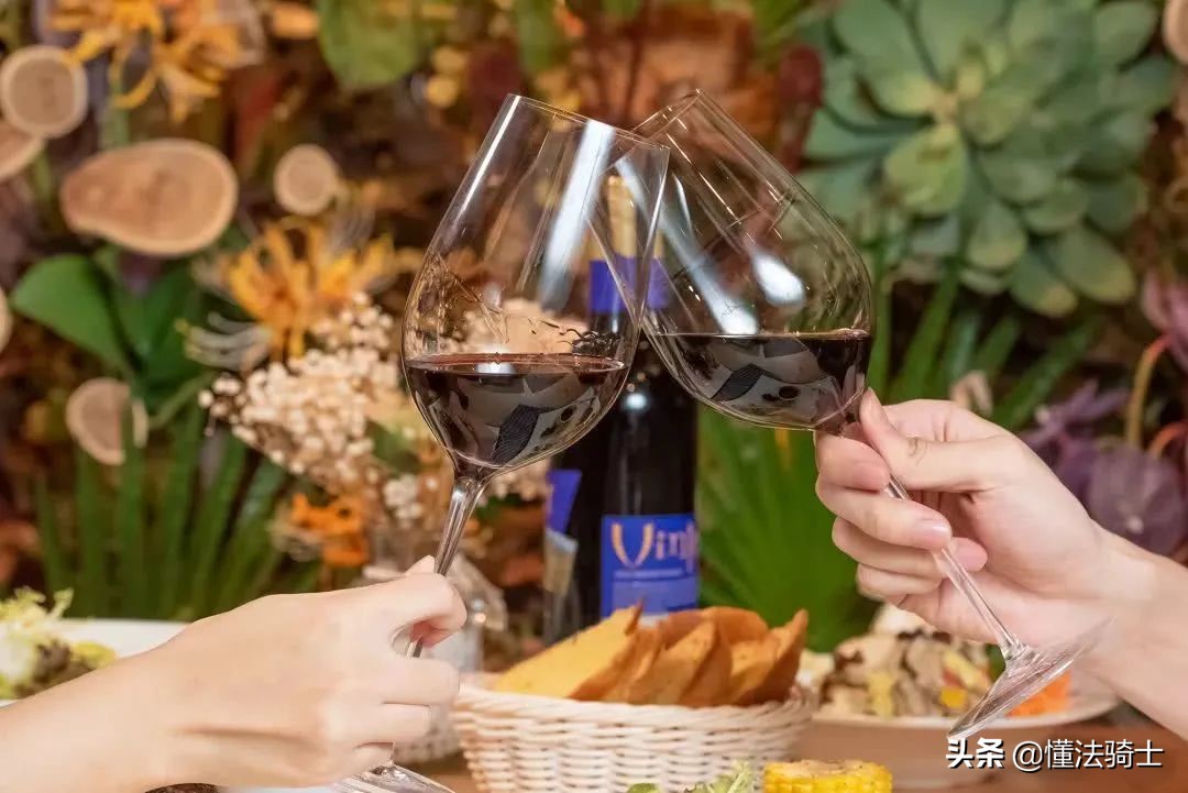 “520”情人节怎么过：情侣开房、租情人过节有法律风险吗？