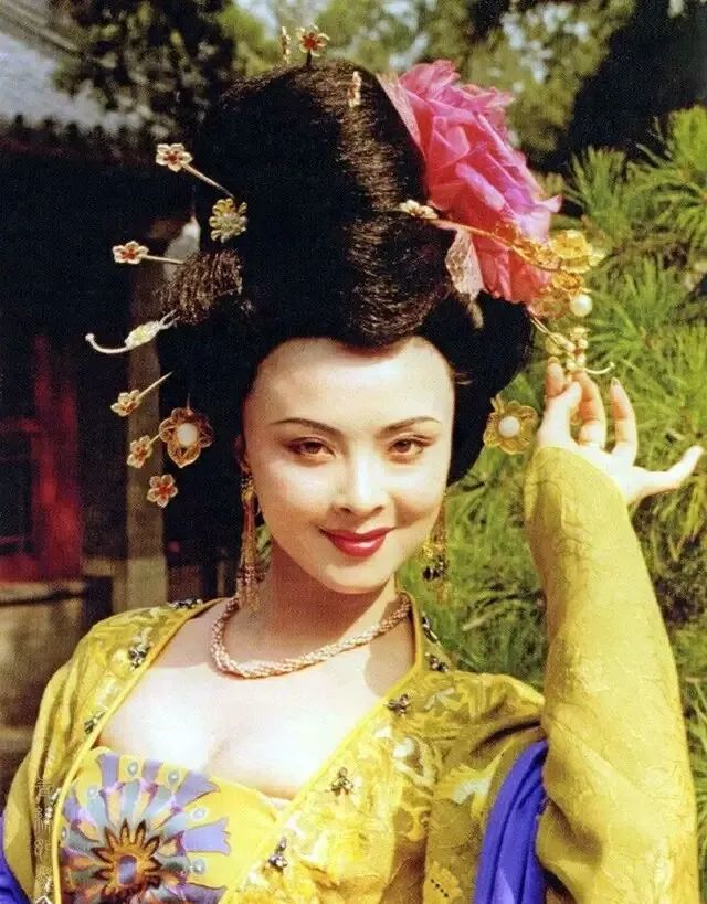 33位老牌簪花美人！林妹妹第一，林芳兵艳绝，你最偏爱谁呢？