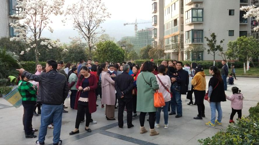 25万买的房子不住，专门用来放置骨灰盒，邻居发现要报警，合理吗