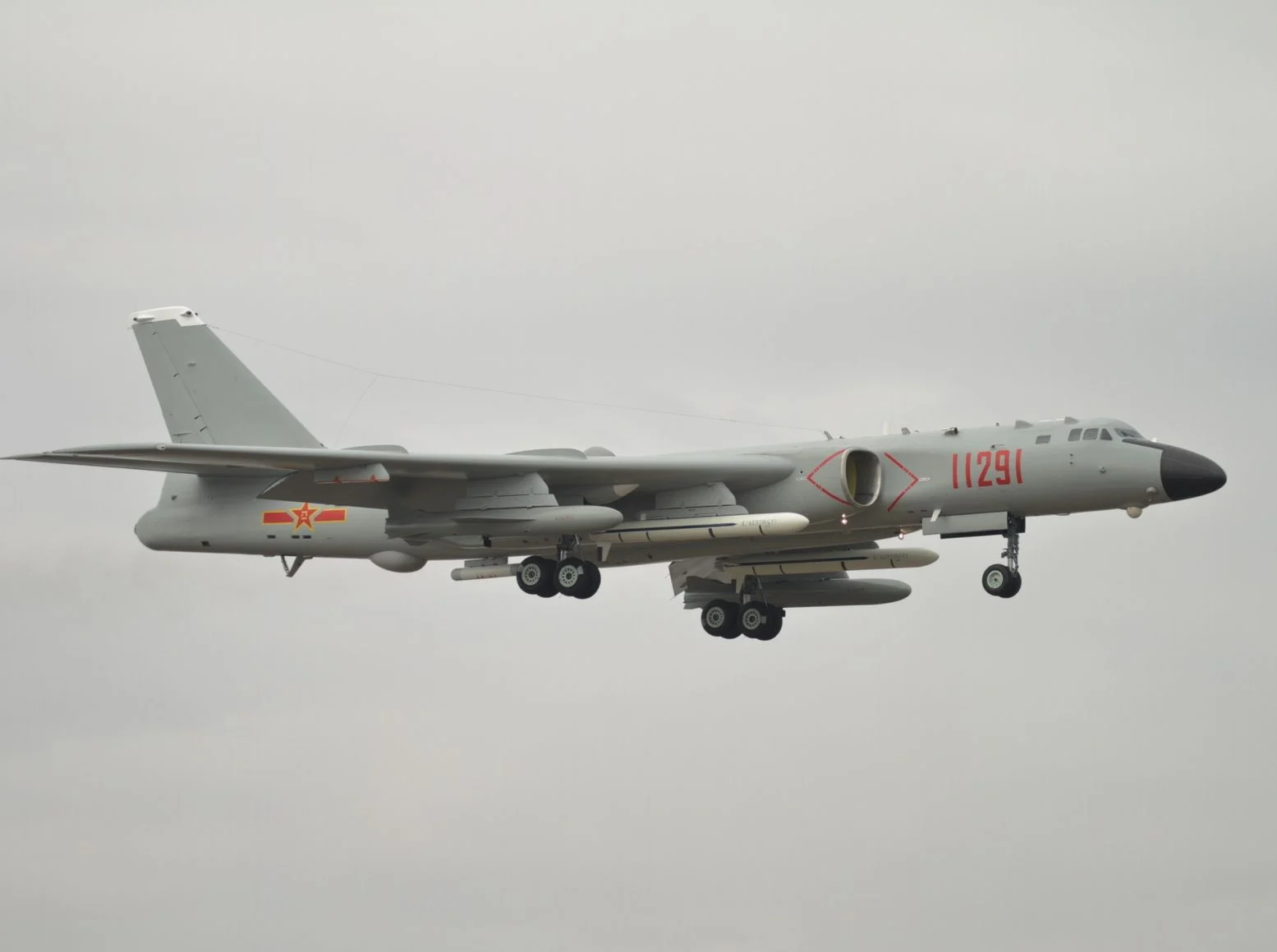 ����Ϊ�θ߶ȹ�ע�й���6��ը����150�ܴγ�����������1050ö����