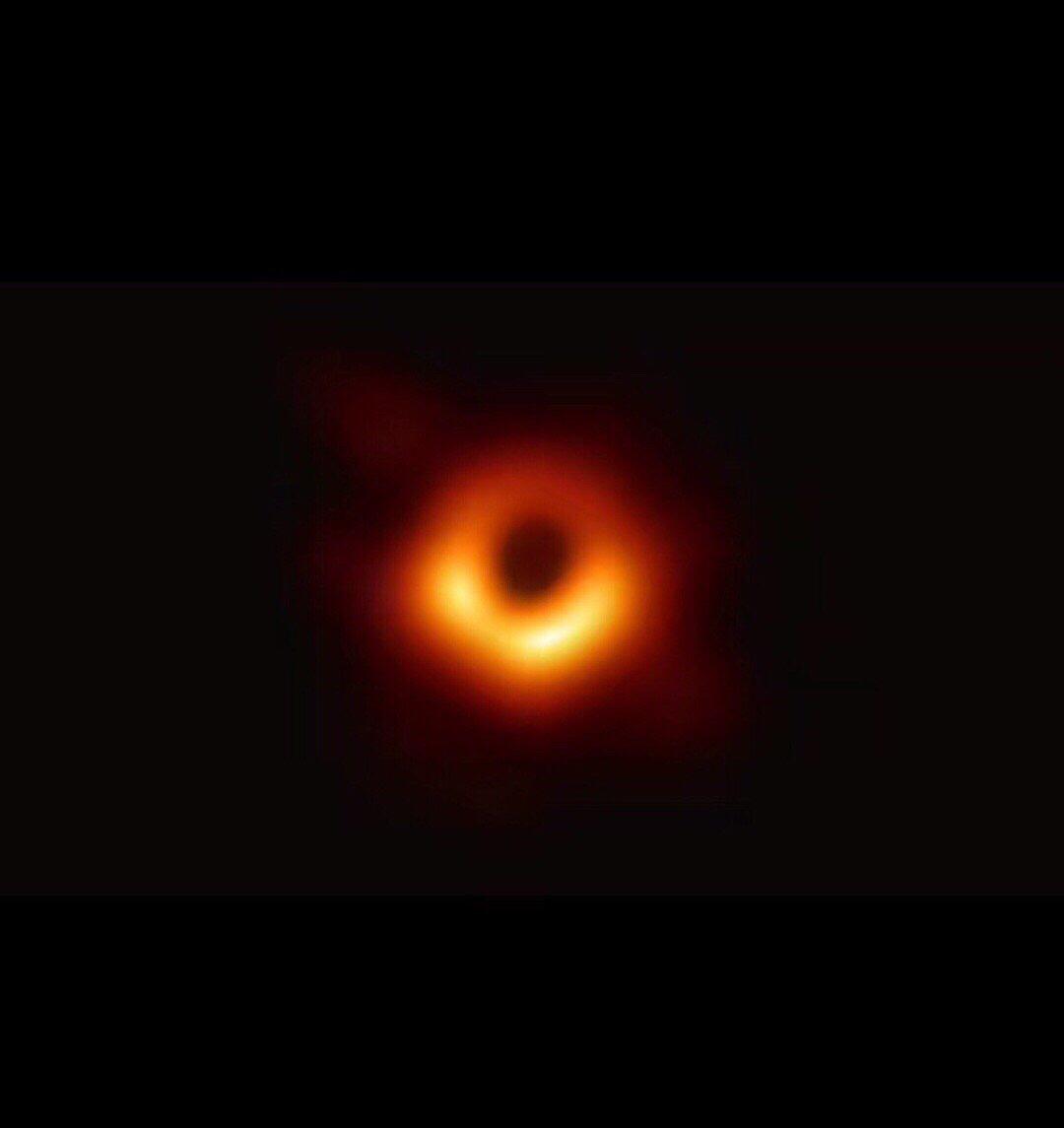 黑洞密度无限大，那么黑洞到底由什么元素组成？
