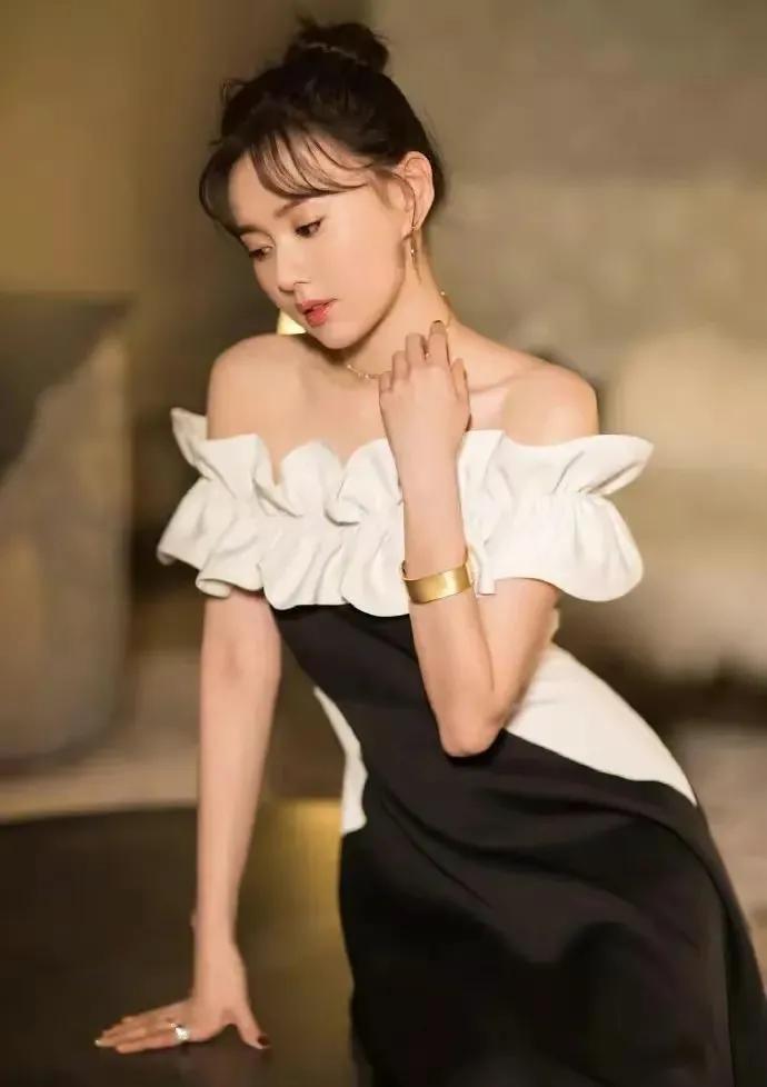 江铠同貌美如花，气质优雅