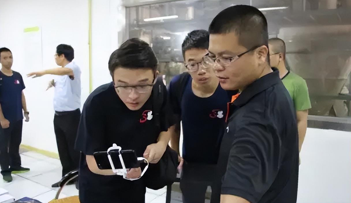 “高学历穷人”悄然兴起，名校毕业生也难逃低工资？光有智商不够