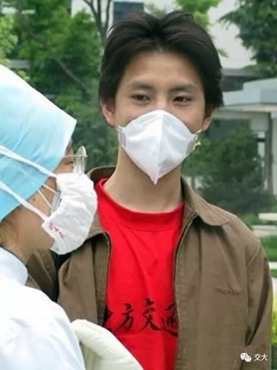 2003年，在北京交通大学宿舍“隔离”的日子