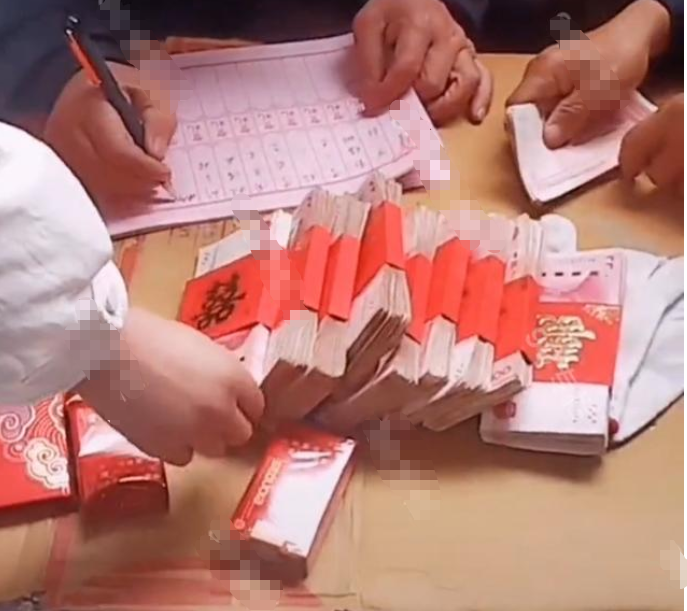 安徽男子结婚，姐姐出手大方，直接随礼8万8，旁人惊叹：一年收入