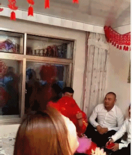 神评爆笑合集：女朋友发信息说她脚冷我怎么办，神评笑死我了