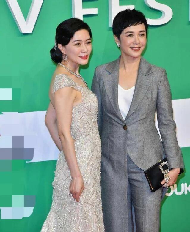 蒋雯丽和田海蓉同框，“中性美”和“女性美”的区别，一目了然