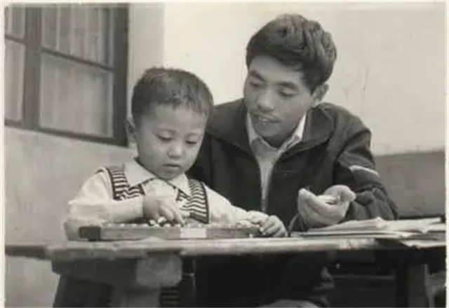 何雪豪：8岁被特招入伍，成为特种兵，学费由国家承担