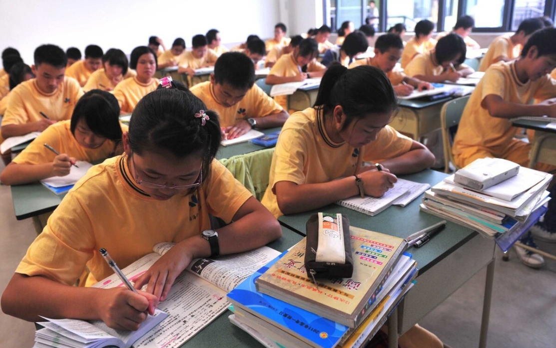 学生们的幸福来了，巩固寒假“双减”成果，严禁学校组织集体补课