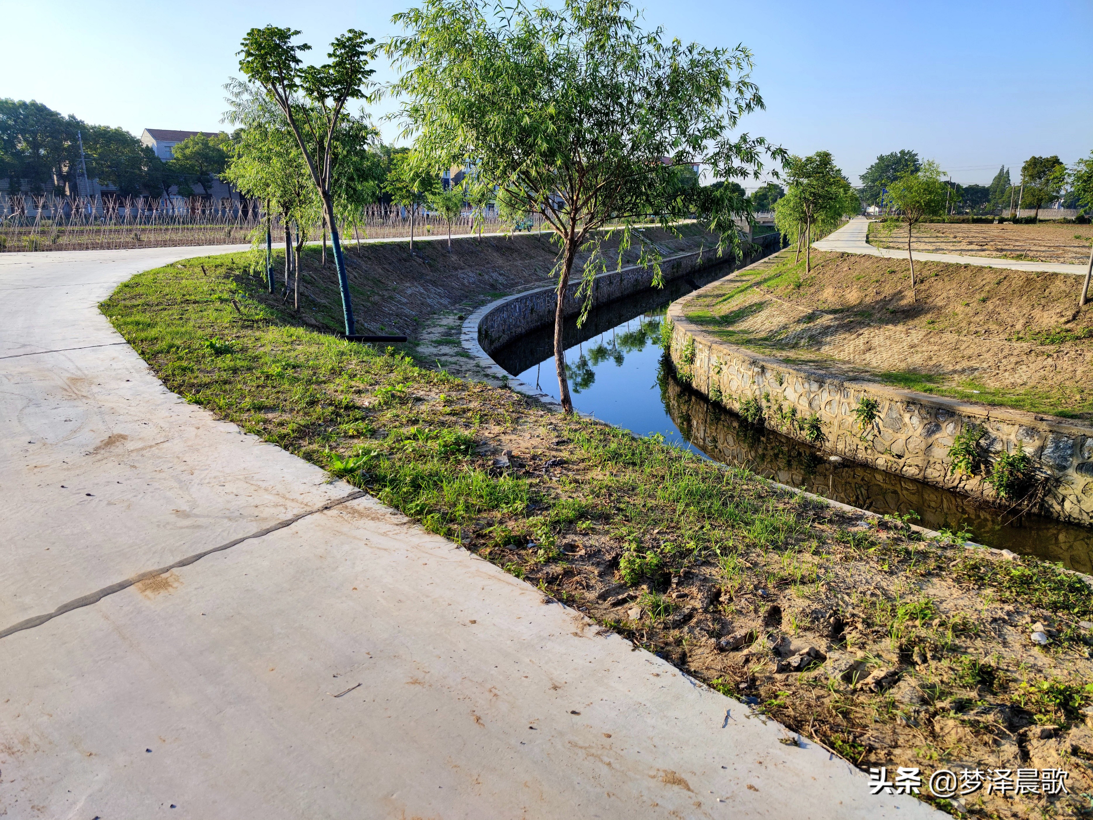 乡村道路颜值高通村道路建成景观道