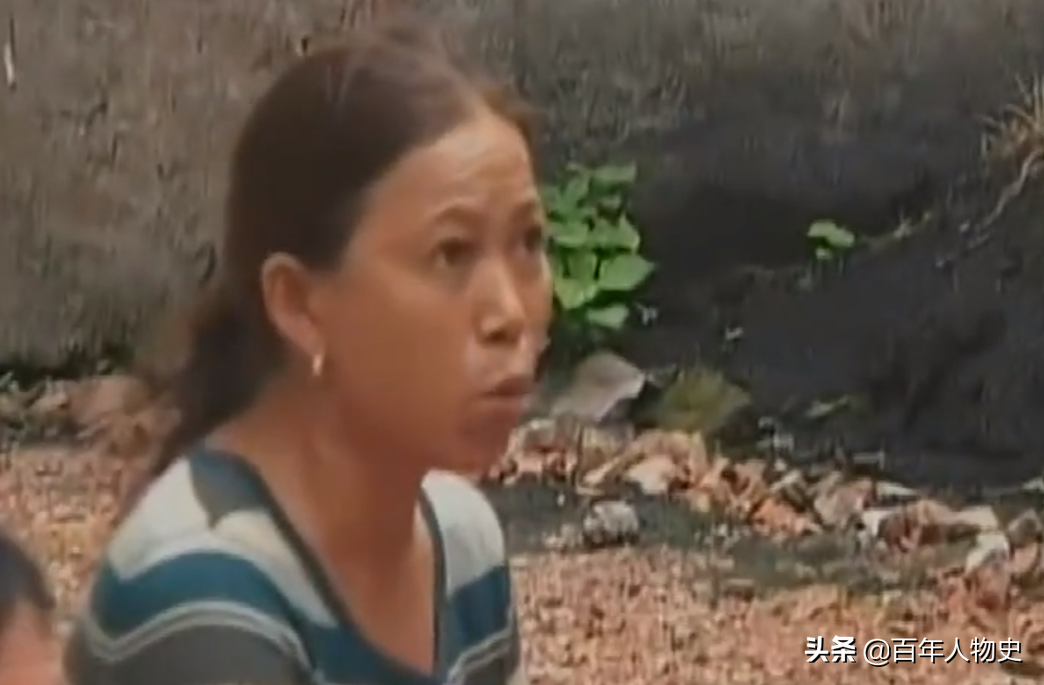 湖南83岁失明老妇住猪圈，4个子女不管不顾，儿子：住猪圈挺好的