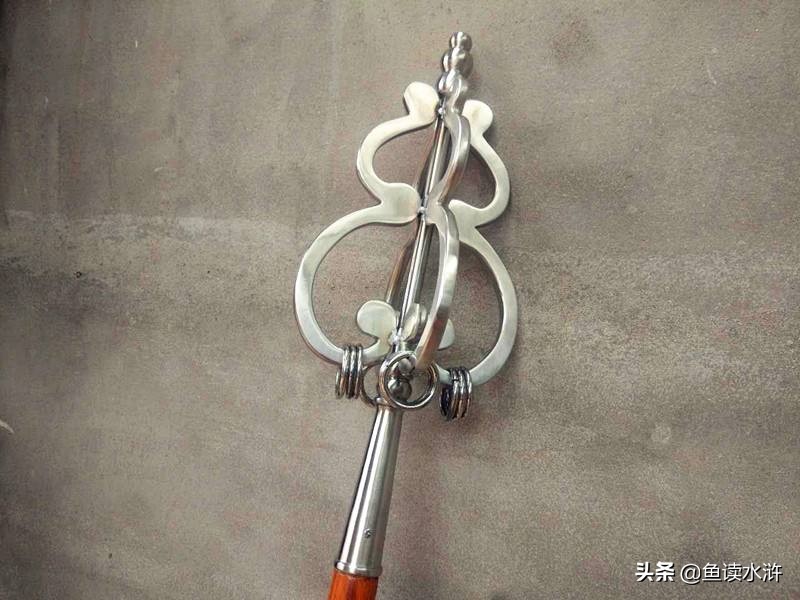禅杖、方便铲还是长棒，鲁智深使用的究竟是什么样的兵器？