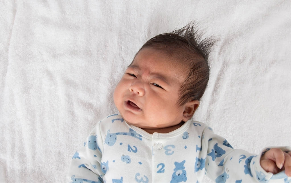 对号入座：新生儿体格发育表+智力发展里程碑，看看你娃落后没？