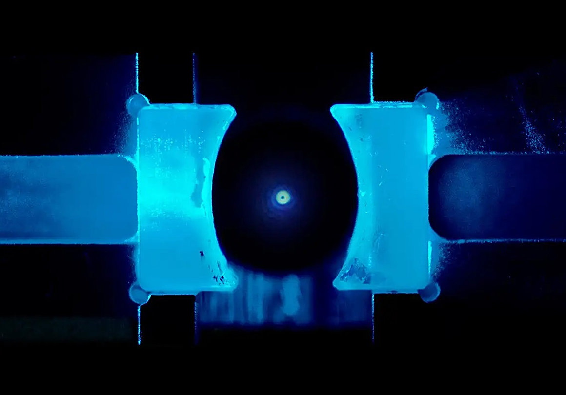 1.4亿亿亿亿℃和-273℃有多可怕？物理定律全部崩溃，时空没意义