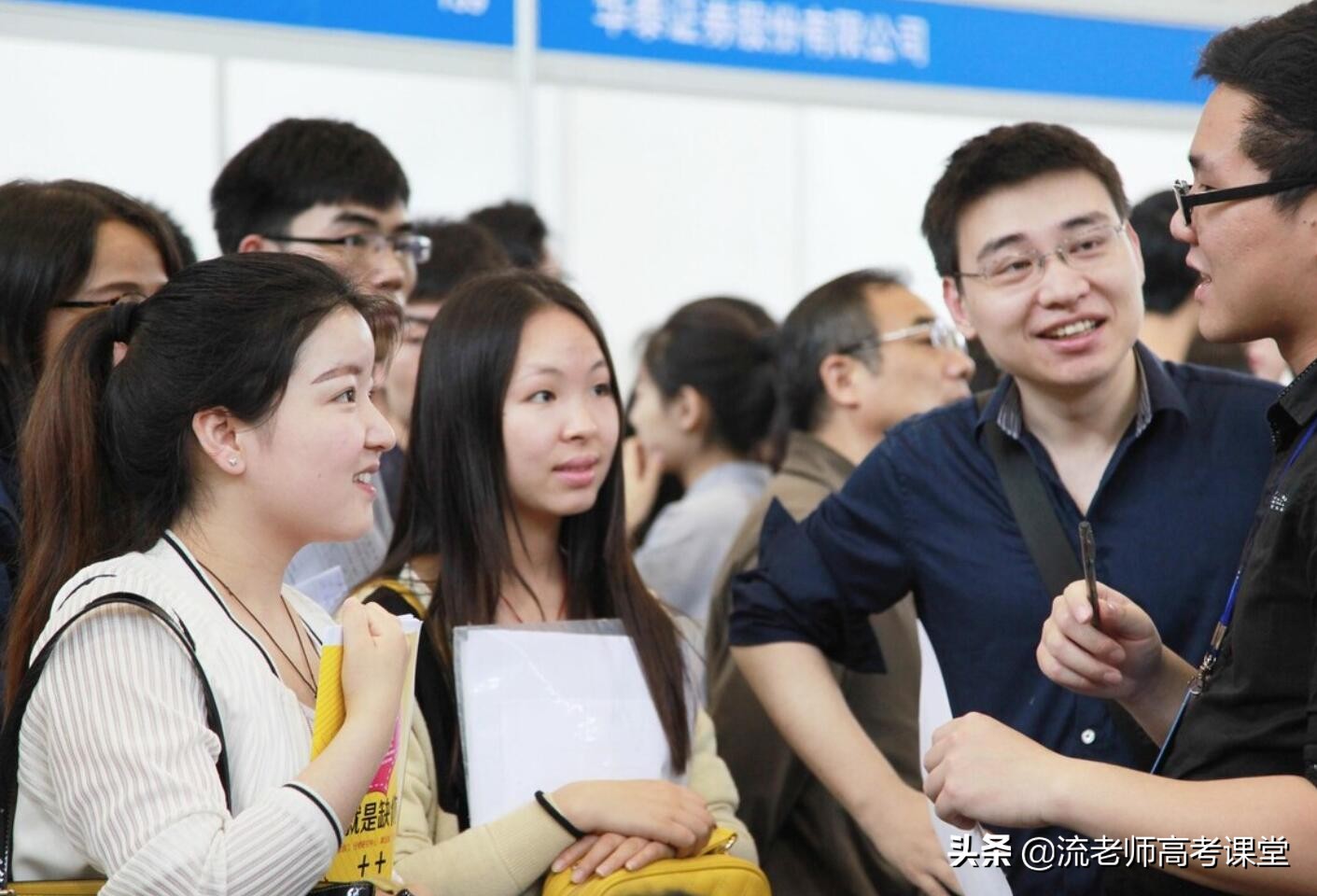 人间清醒，疫情期间工作难找，985高校毕业生送外卖，3年挣了40万