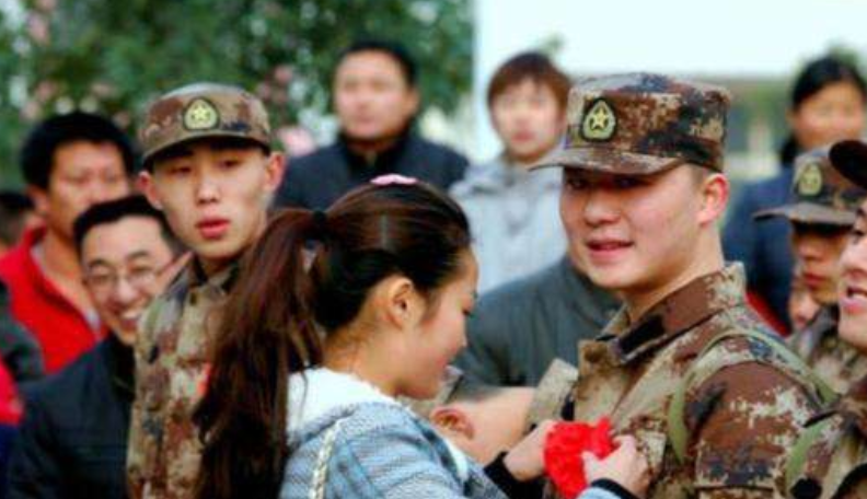 2022年征兵条件有新调整，“政审”增加新要求，学生通过率更低了