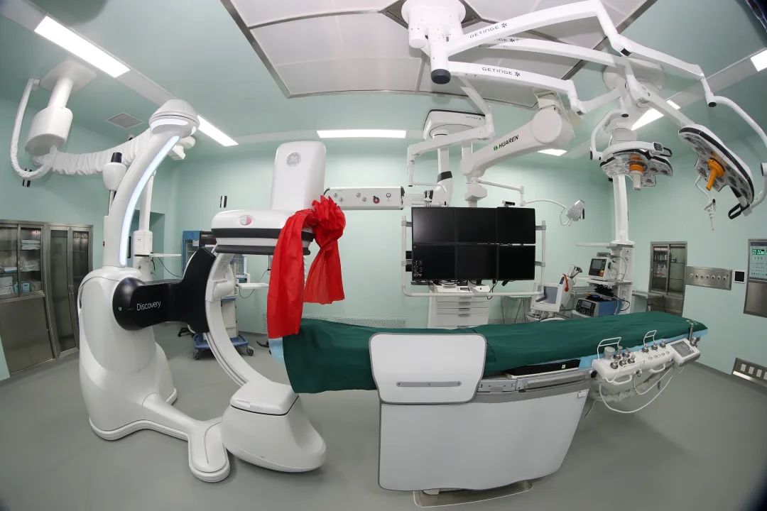 一天3台高难度手术市中心医院杂交手术室正式启用