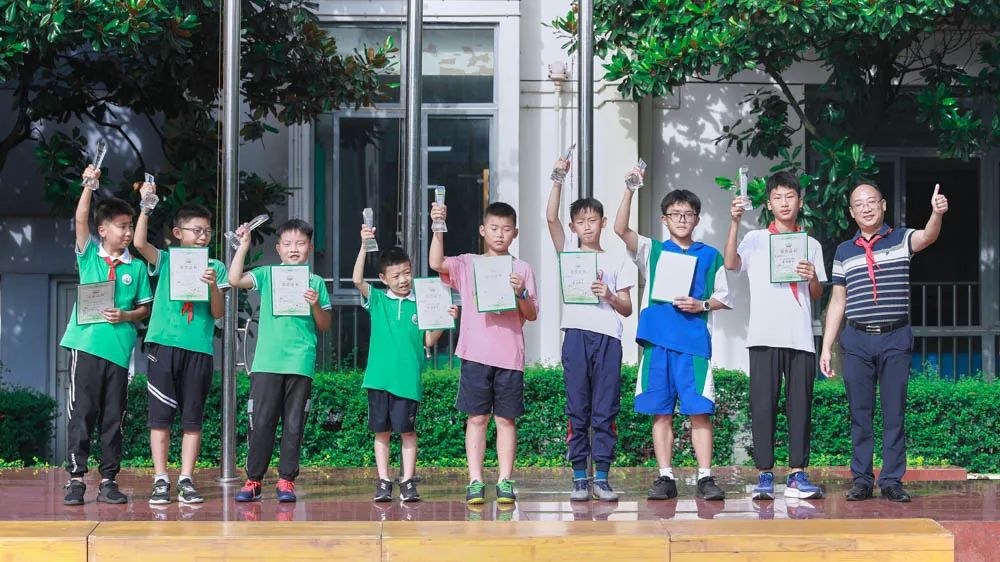 双流区迎春小学举行第七届校园足球班级联赛暨啦啦操比赛颁奖仪式