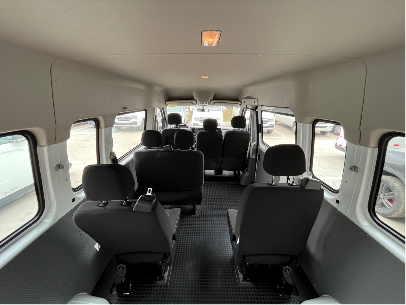 無懼藍牌新規(guī)，上汽大通MAXUS V80中軸車型釋放大能量