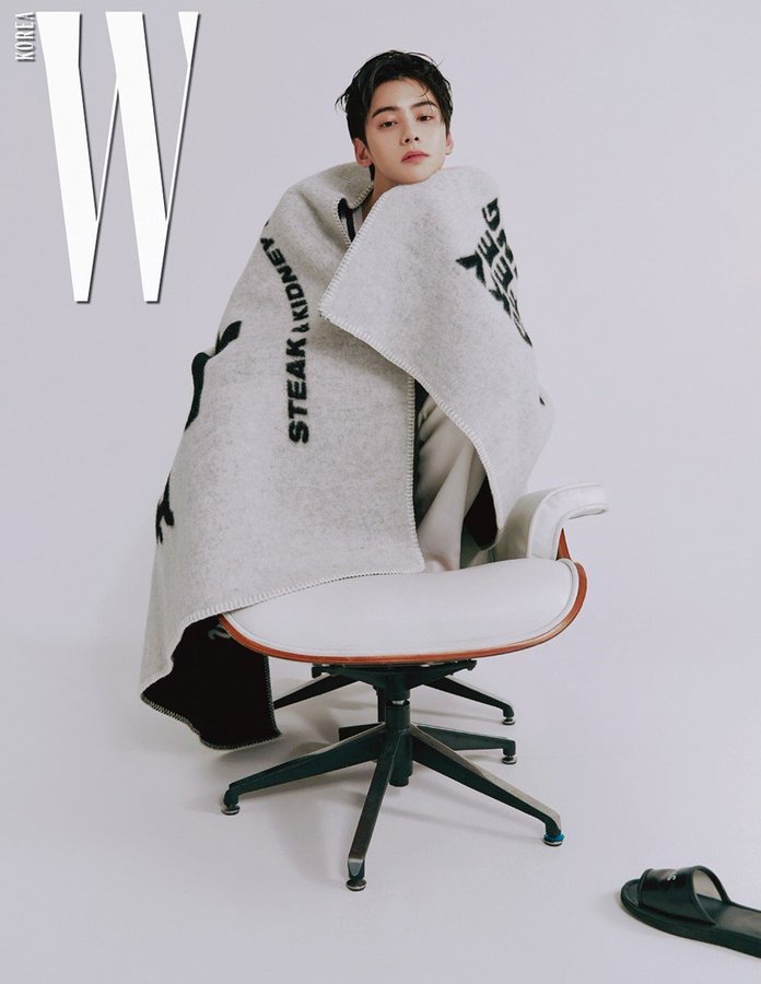 「脸蛋天才」车银优用黏土制作的本人的脸！网友：看一次笑一次