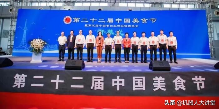 吸睛指数拉满！普渡科技携多款智能机器人亮相二十二届中国美食节