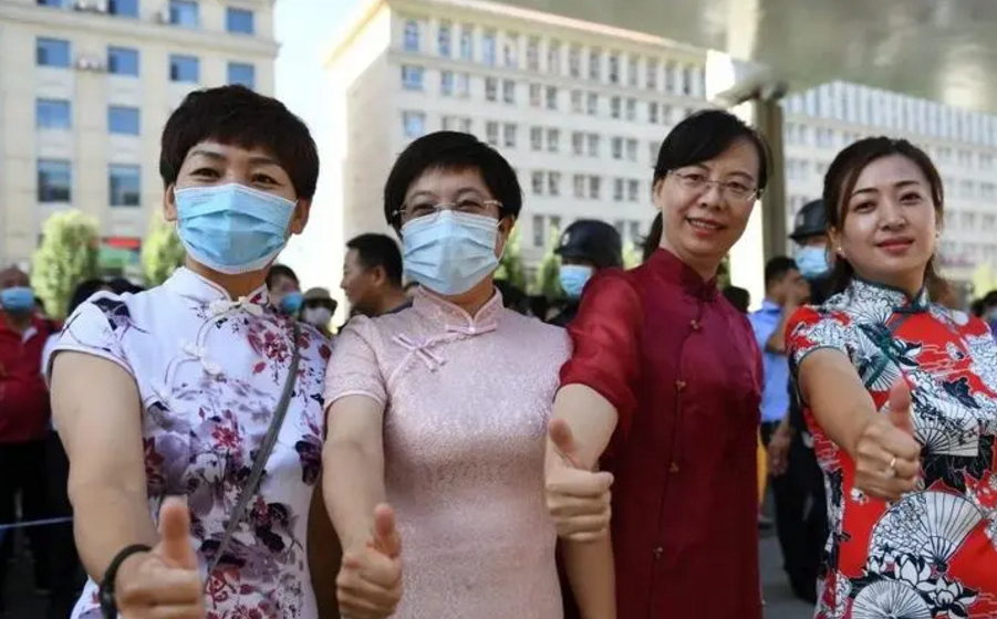 班主任表示，学生参加高考时尽量别穿校服，尤其是成绩好的学生