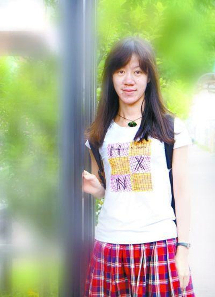 高考763分考上武大，背着瘫痪父亲上学的黄来女，后来怎么样了？