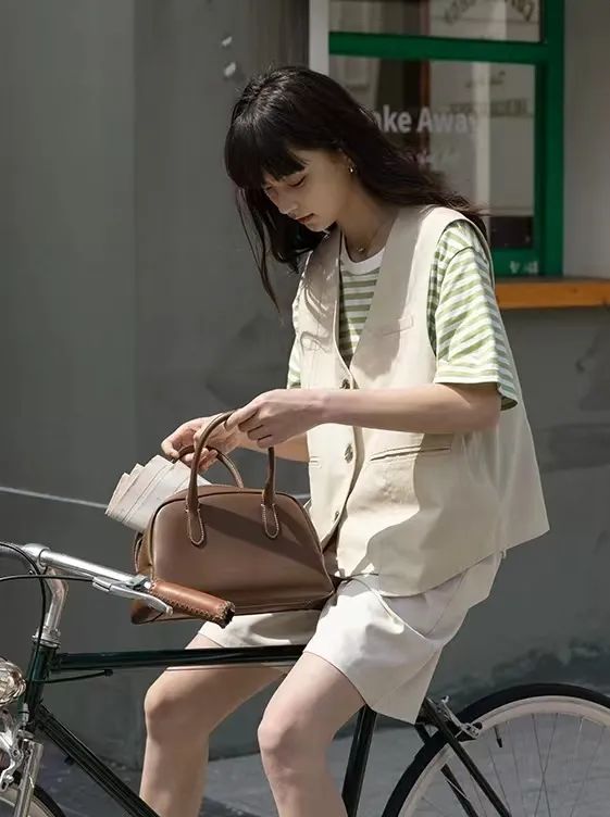 次次艳压00后小花，35岁的杨幂心机在哪儿？