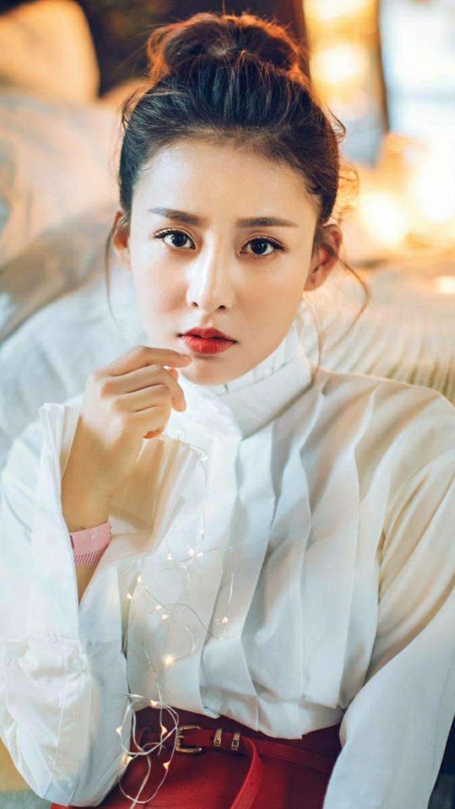 为嫁入豪门，贾青每次都爱得卑微，王思聪却让她豪门梦碎事业停摆